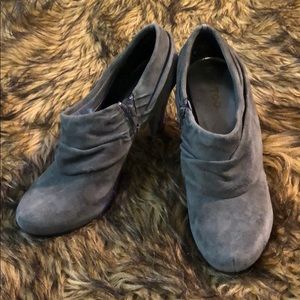 Me Too Almond Toe Grey Booties Sz 10